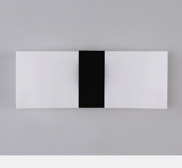 Wandleuchte mit USB-Ladefunktion & Bewegungssensor – Innenbereich Black right angle