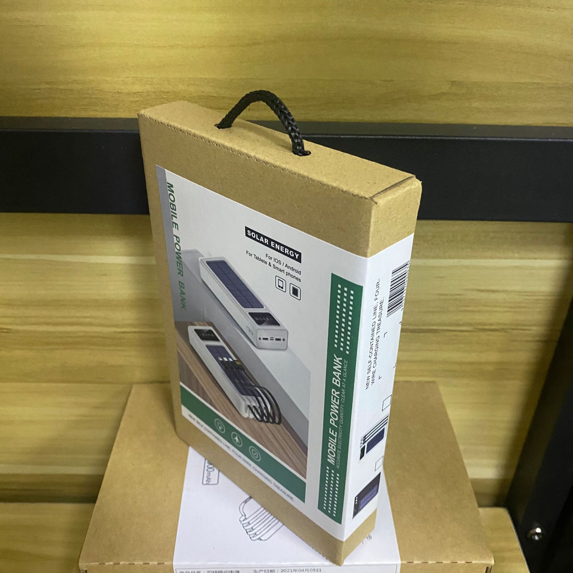 Tragbare Solar-Powerbank mit integriertem Kabel – Umweltfreundlich